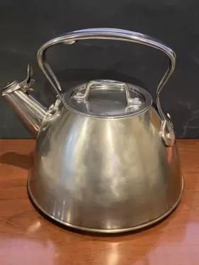 469-3358 All-clad Tea Kettle 2.0 Quart. Used