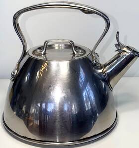 All-clad 693-7079 All-clad A4 Stainless Steel Whistling Tea Kettle Euc