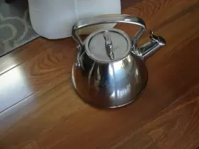 149-4162 All-clad A4 Silver Stainless Steel Induction Compatible 2 Quart Tea Kettle Teapot