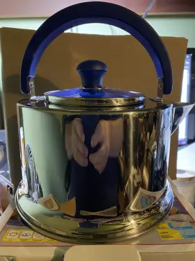 20122220 Beka Cookware New York Stainless Steel 18/10 Kettle 2.2l Blue Handle