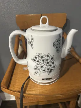 16322 Bella 1.5 Liter Kettle Black/cream