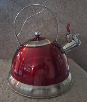 Bergner Bg-3796 Red Teapot 3.0l Whistling Kettle Barely Used Super Clean Rare