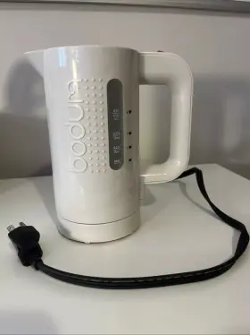 63116 Bodum Bistro Electric Water Kettle 17 Ounce White