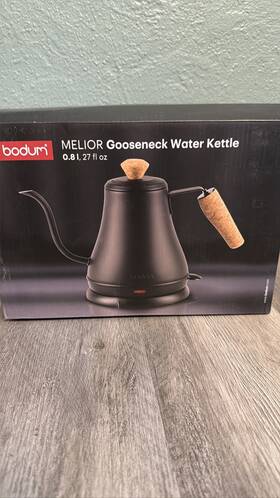 Bodum 699965476839 Melior Gooseneck Kettle 27oz Matte Black Cork