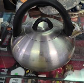 Calphalon 4402-20t Stainless Steel Tea And Whistling Kettle 1.9l Silver/black