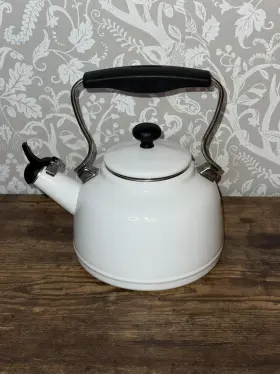 Chantal 088818101966 Enamel On Steel 1.7 Quart Vintage Kettle White