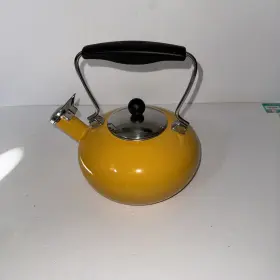 Chantal 088818104592 Aqua Button Teakettle 1.8 Quart Whistle Stay Cool Handle Great Condition
