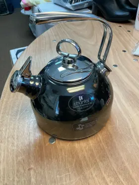 37-18swt Chantal 1.8 Quart Enamel-on-steel Classic Tea Kettle Two-tone Harmonica Whistle