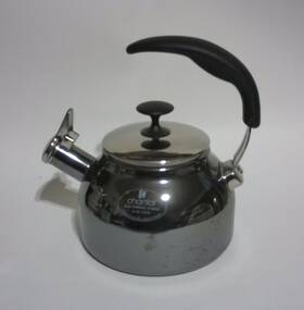 Chantal 37-bend Whistling Tea Kettle Black Enamel Stainless Loop Handle 1.6 Quart Sl37-bend
