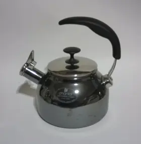 Sl37-bend Chantal 37-bend Whistling Tea Kettle Black Enamel Stainless Loop Handle 1.6 Quart