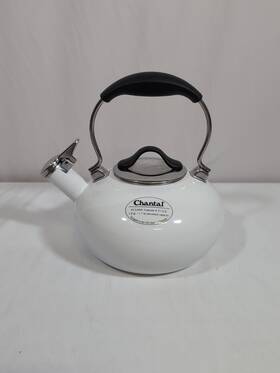 Chantal 82520 White Tea Kettle Enamel On Steel Whistling Stove Top Excellent Condition