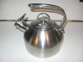 Sl37-19brsct-md Chantal Tea Pot 2.5 Quart 18/10 Stainless Steel Two Tone Hohner Harmonica Whistle