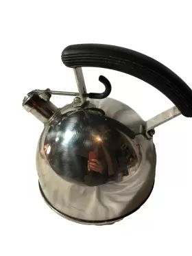 48378 Circulon Tea Pot Stainless Steel Whistling Kettle 2.5 Quarts Nice