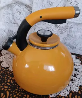 56584 Circulon Morning Bird Whisting Tea Kettle Mustard Yellow 2 Quart Flip Spout