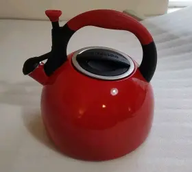 7665 Circulon Blazing Brew Vibrant Red Teapot Beautiful Enamel Vtg