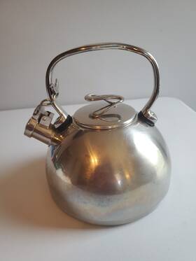 Circulon Tqqq03 2.3-quart Whistling Teakettle With Flip-up Spout