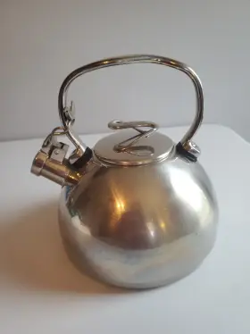 Tqqq03 Circulon 2.3-quart Whistling Teakettle With Flip-up Spout