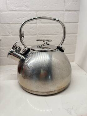 Circulon Tqqqo3 Style Whistling Tea Kettle 2.3- Quart Stainless Steel Flip Up Spout