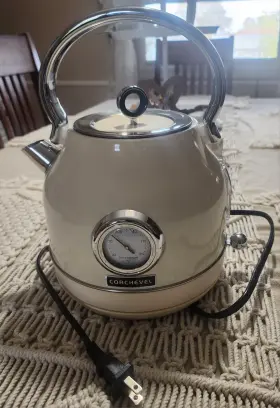 Bt-k15t-wh Corchevel 1.7l Retro Style Electric Kettle 120v-60hz 1500w White