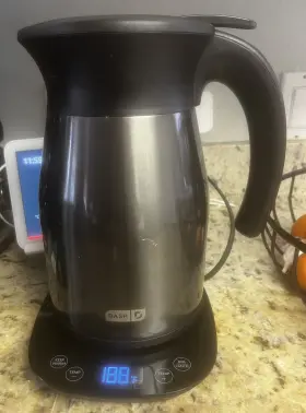 Detk300gbbs04 Dash Insulated Electric Kettle Cordless Hot Water - Black Stainless