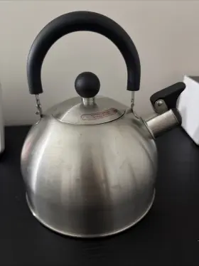 Elitra Home 632726115296 Stainless Steel Whistling Kettle Tea Pot - 2.5 Liter Capacity
