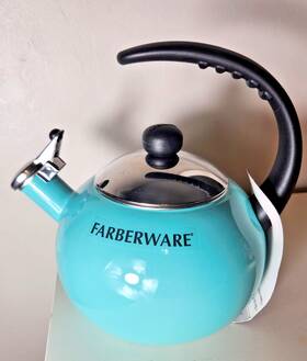 Farberware 812127013494 2.5 Quart Tea Kettle. Aqua Porcelain Enamel Whistling New