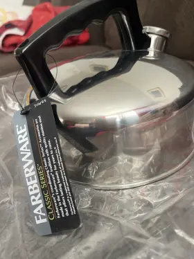 Q13c Farberware C099 Faberware Stainless Steel Whistling Tea Kettle 5-cup Petite