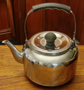 K7020 Farberware #7020 Tea Kettle 10-paneled Stainless Steel Swing Handle Vtg 2 Qt