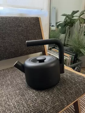 1170mb17 Fellow Clyde Stovetop Tea Kettle Matte Black 1.7 Liters Used