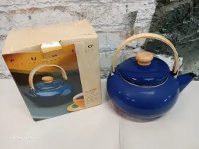 0065 Furio Contemporary Classics Tea Kettle 2 Quart Porcelain Enamel On Steel