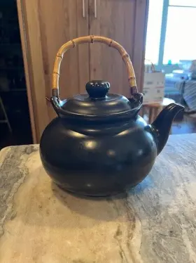 90-0010a Joyce Chen Ceramic Tea Kettle Stovetop Bamboo Handle 2-quart Ebony - Has A Chip