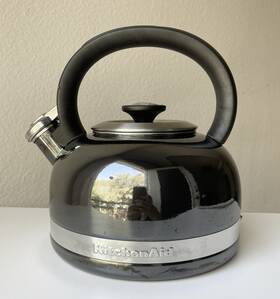 Kitchenaid 49080 Porcelain Enamel Whistling Stovetop Kettle Tea Whistle Pot 2.0 Qt