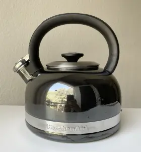 49080 Kitchenaid Porcelain Enamel Whistling Stovetop Kettle Tea Whistle Pot 2.0 Qt