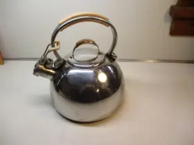 Cqq04 Kitchenaid Cook For The Cure Whistling Tea Kettle 2 Quart Stainless Steel W Pink