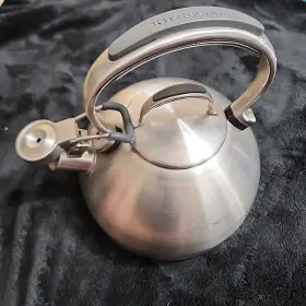 Cqqq05 Kitchenaid 2qt/1.9l Brushed 18/10 Stainless Steel Whistling Tea Kettle