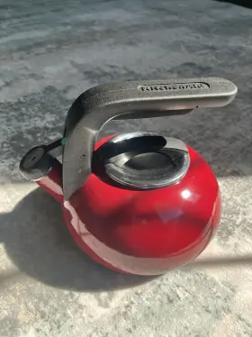 K450 Kitchenaid Red 1.4l Whistling Tea Kettle Enamel Stainless Steel Ergonomic