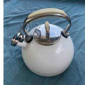Kitchenaid Kten20cbwh Vintage White Whistling Tea Kettle Enamel Stainless Steel Handle