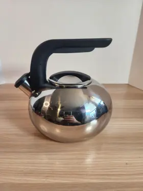 Q10c Kitchenaid 2 Quart Stainless Steel Tea Pot Kettle With Black Plastic Handle