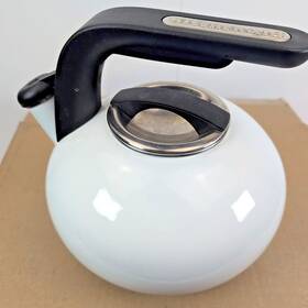 Kitchenaid Qq09 White Whistling Tea Kettle 2 Quart Stainless Steel Trim Stovetop Used