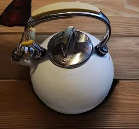 Tqqq05 Kitchenaid Kitchen Aid White Enamel 2 Quart Whistling Tea Kettle 1.9 L Coffee