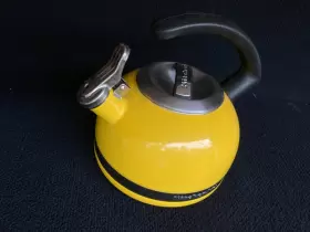 Wz445 Kitchenaid Whistling Tea Pot Yellow