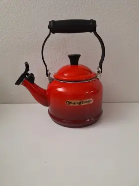 Le Creuset 024147917328 Kettle 1.25 Quart 1.1l Color Cerise
