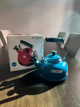 2798775 Le Creuset Whistling Tea Kettle Marseilles Blue Pot 1.7 Quart Enameled