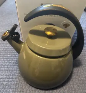 294-992 Le Creuset Cloche Kettle Thyme Green Gold Knob 2.2 Qt