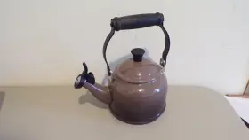 Le Creuset 4010301060090 Enameled Steel 1.25 Quart / 1.1 L Tea Kettle Tan Dark To Light