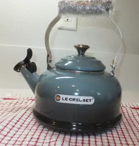 40104013600900 Le Creuset Tea Kettle 1.7qt/1.6l Ocean Classic Blue Ombre New No Box