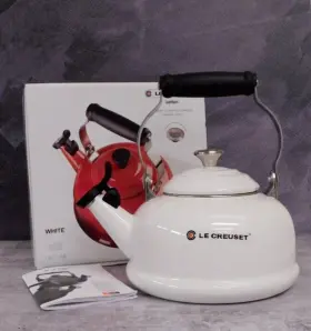 40114260010241 Le Creuset Enamel On Steel 1.7 Quart Classic Whistling Kettle White - New