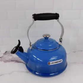40114260200241 Le Creuset Enamel On Steel 1.7 Quart Whistling Tea Kettle In Marseille - New