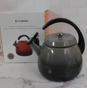 40200310444241 Le Creuset Enameled Steel 2.2 Quart Cloche Kettle In Flint Oyster - New