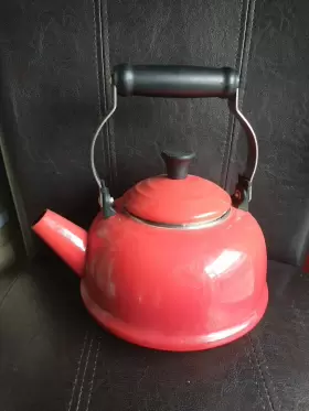 Le Creuset 630870079921 Tea Kettle 1.6 L 1.7 Quart Cerise Red